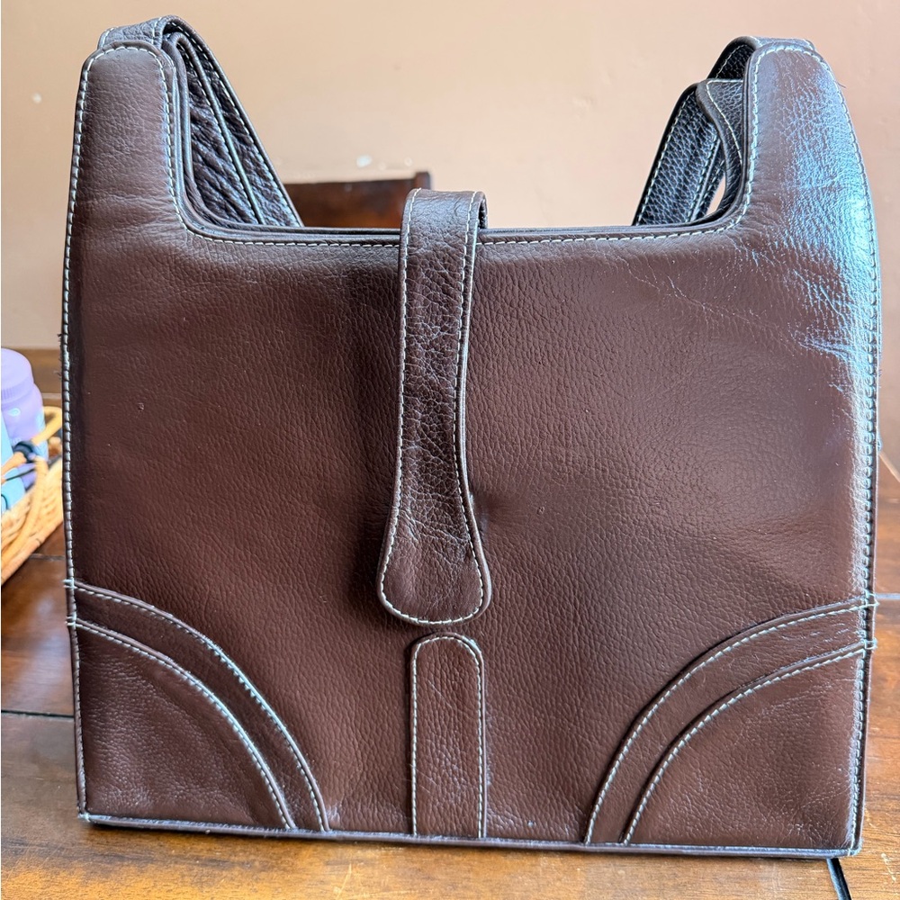 Classic Brown 100% Genuine Leather Shoulder Bag . Made in Leon Gto. México